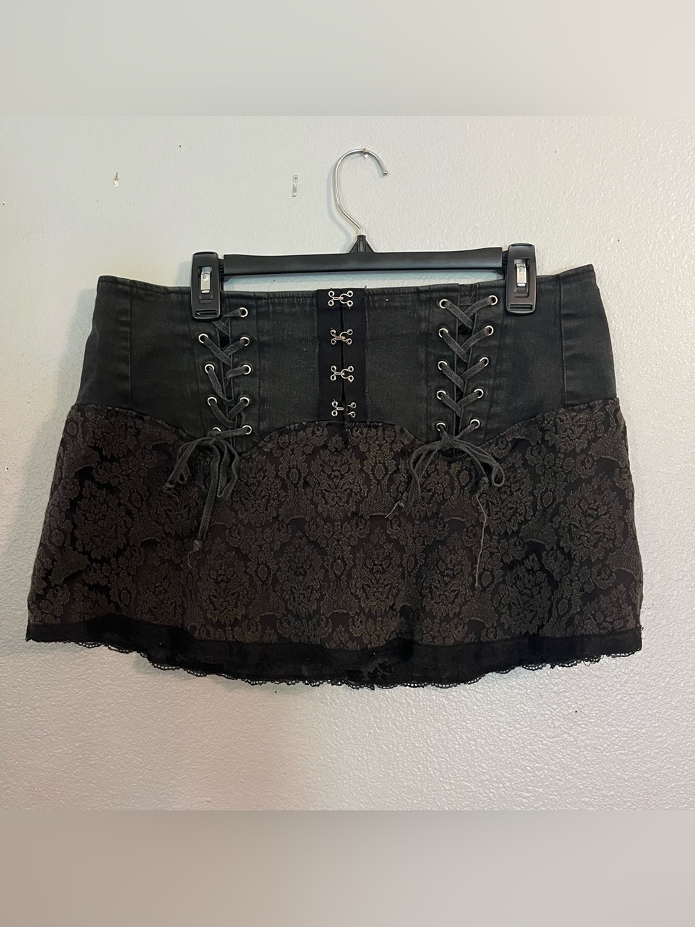 VTG Tripp NY Mini Skirt Hot Topic Black Goth Y2k Size XXL Denim Laced Accents